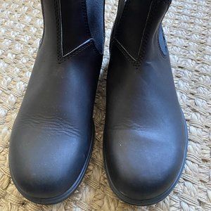 Blundstones Chelsea Boots (#510) in Black, Size 8